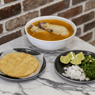 Caldo de pollo/ Chicken soup