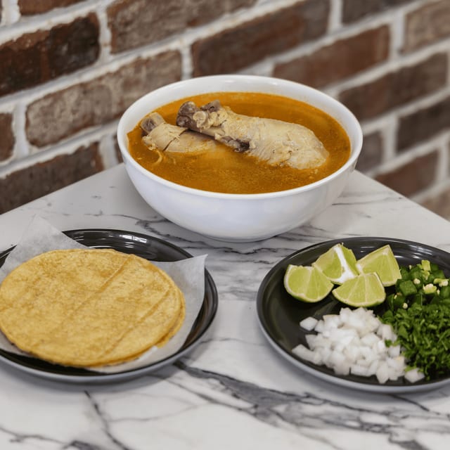 Caldo de pollo.